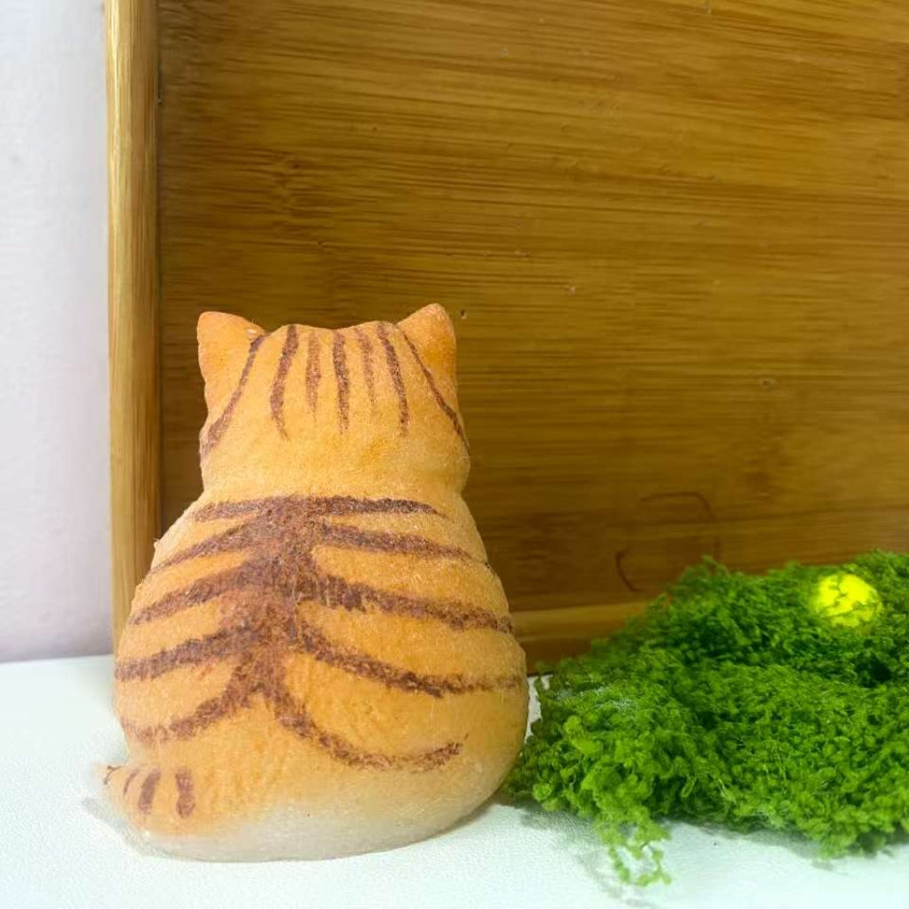 Cute Orange and White Plump Cat Stress-Relief Toy - Soft and Adorable Squishy Handcrafted Drawing Fun Stress-Relief Toy Gift