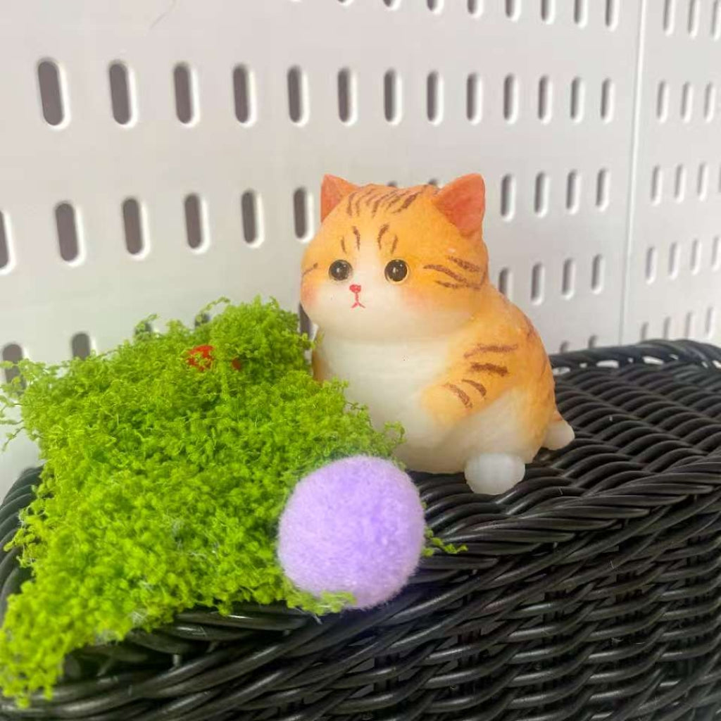 Cute Orange and White Plump Cat Stress-Relief Toy - Soft and Adorable Squishy Handcrafted Drawing Fun Stress-Relief Toy Gift